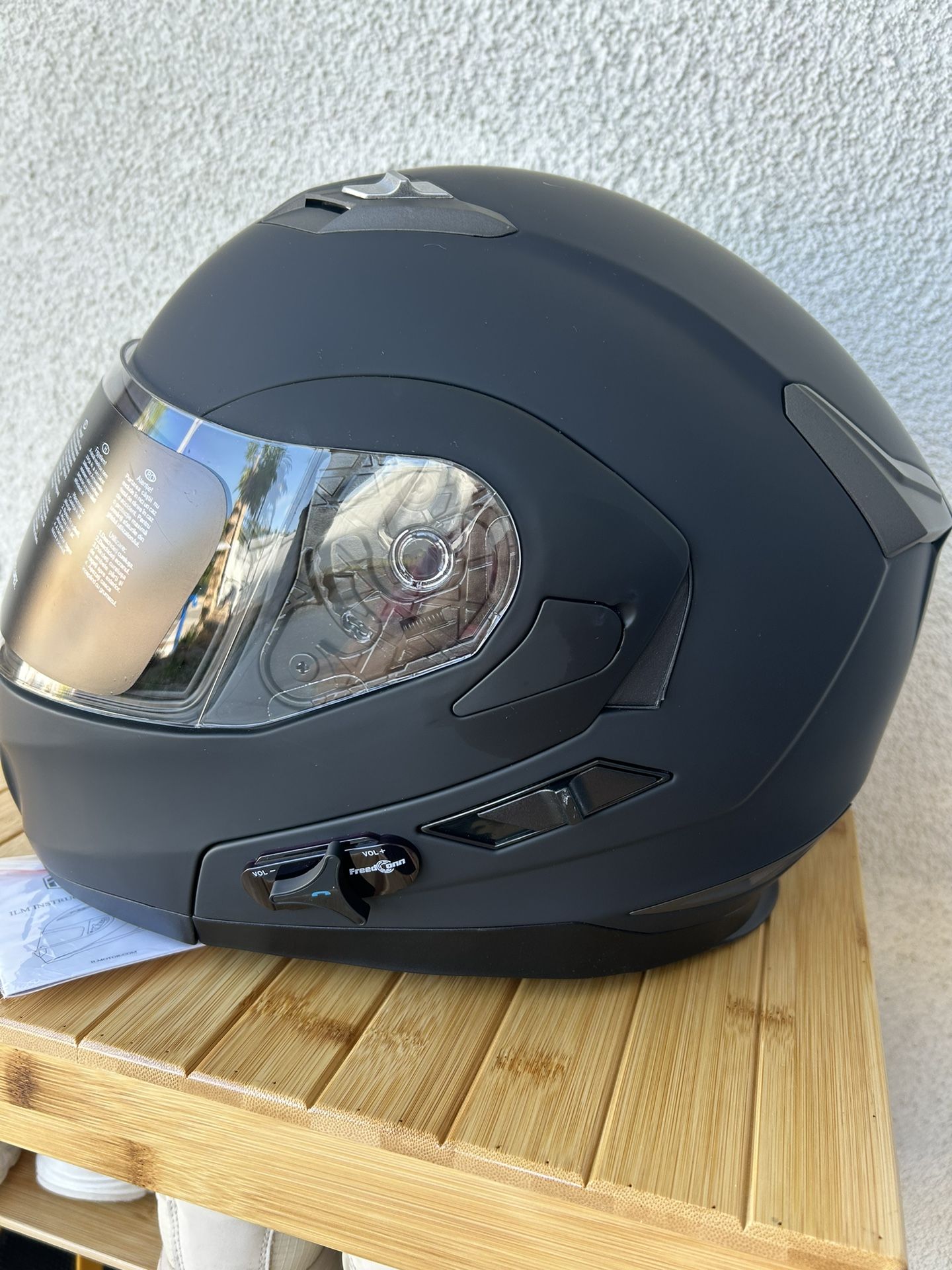 Bluetooth Full Face Motorcycle Helmet Brand New Size L
