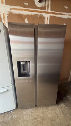 Samsung Stainless Steel Side-by-Side Refrigerator with Ice Dispenser