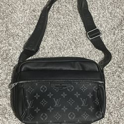 Louis Vuitton Messenger bag