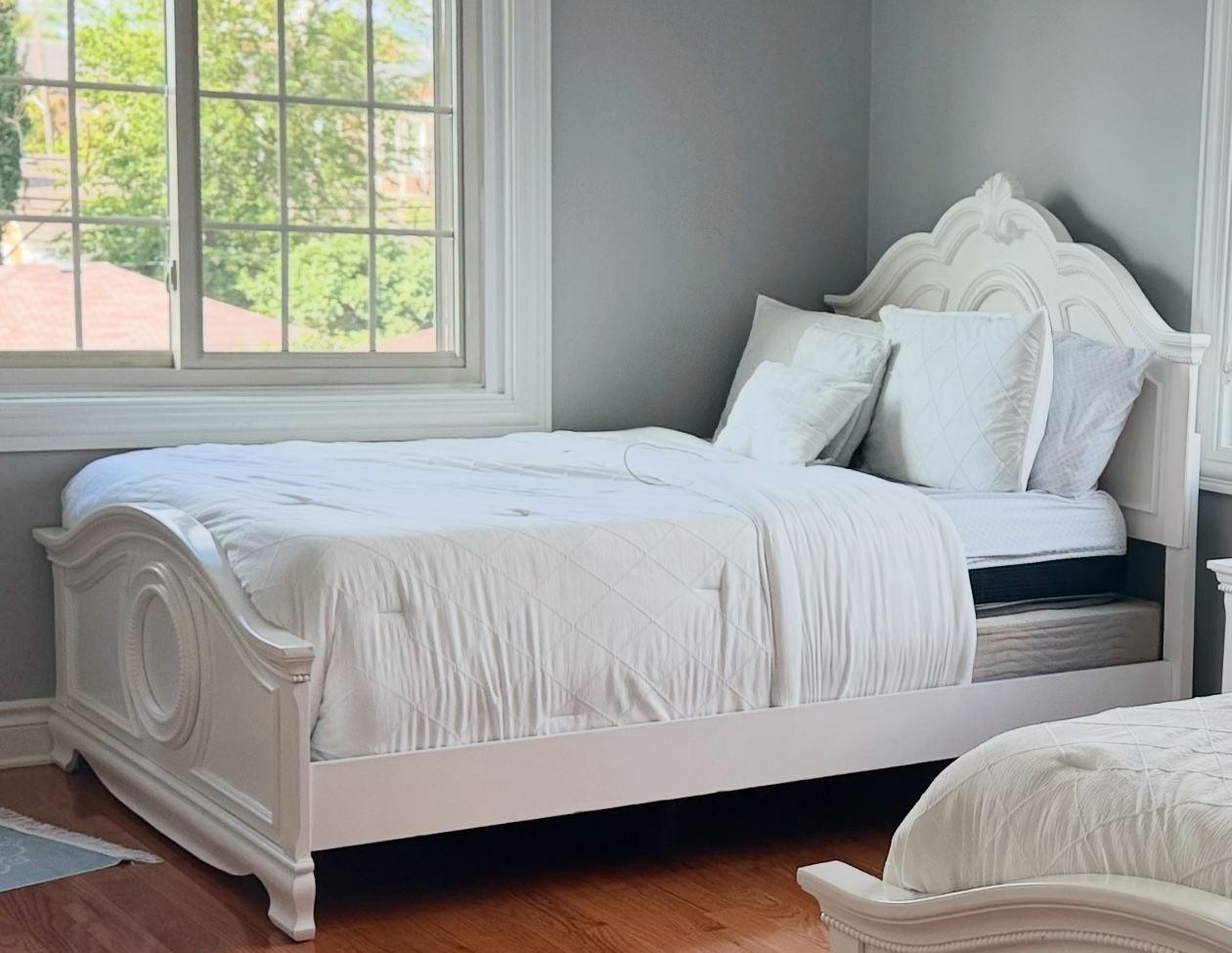 Selling 2 Full Beds With Night Stand 450