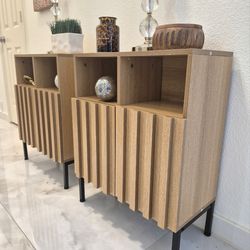 2 INDUSTRIAL STYLE NIGHTSTANDS IN LIGHT OAK COLOR & METAL LEGS BRAND NEW ALREADY ASSEMBLED 27 HEIGHT