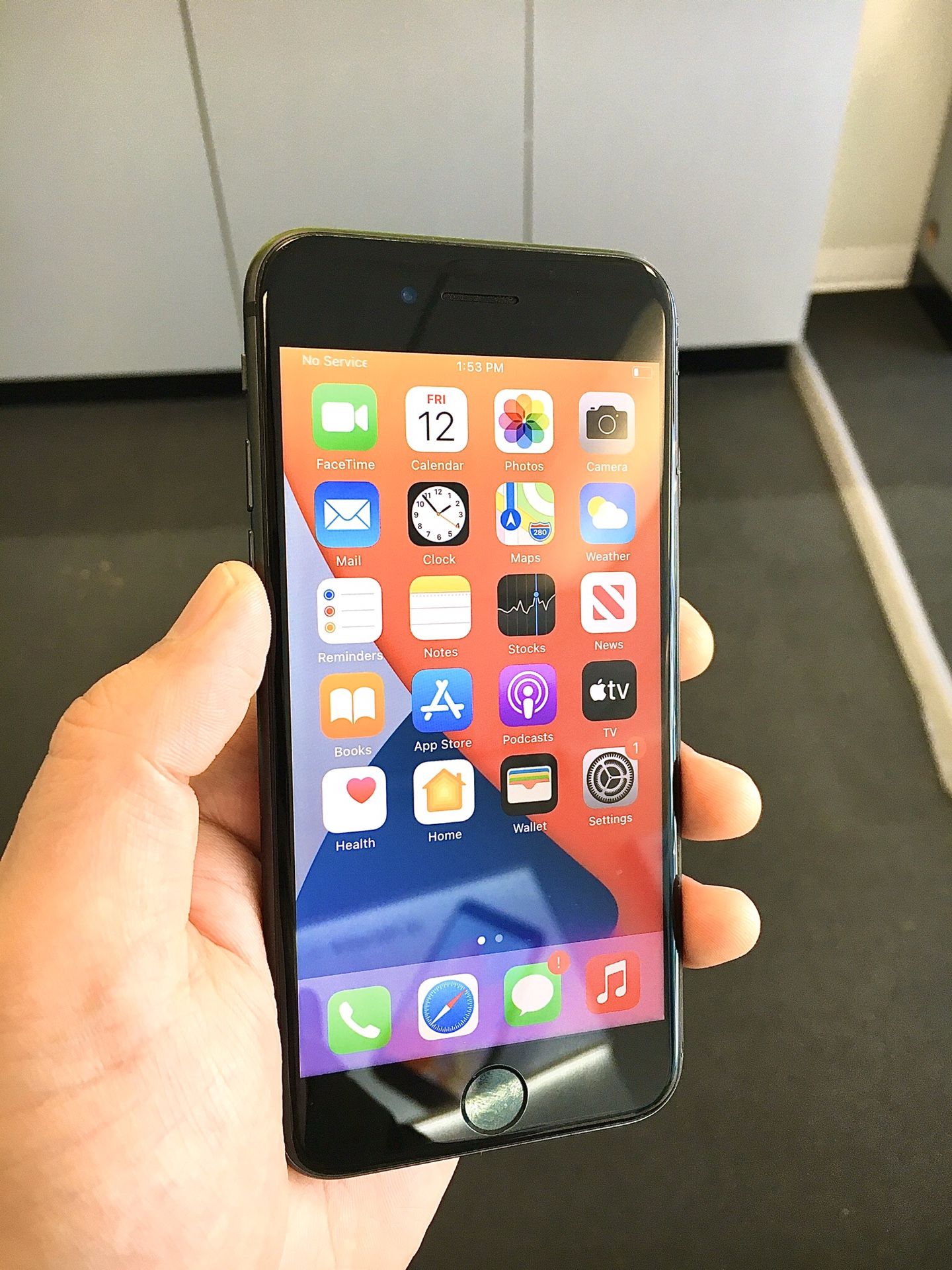 iPhone 8 64GB for Verizon/Total Wireless/Simple Mobile/AT&T/Cricket/Sprint/Boost/T-Mobile/Metro/Mexico/International use