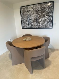 RH Byron Round Dining Table – 48” $825