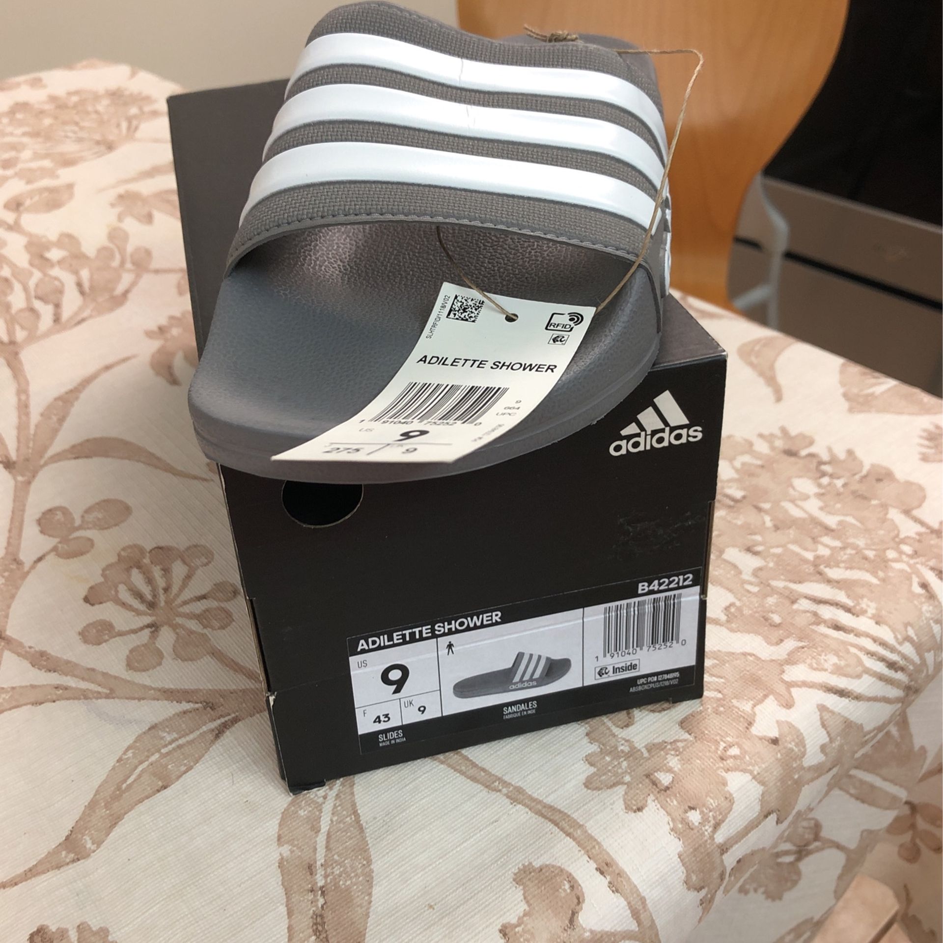 $19.00 New Size 9 Mens Gray Adidas Slides