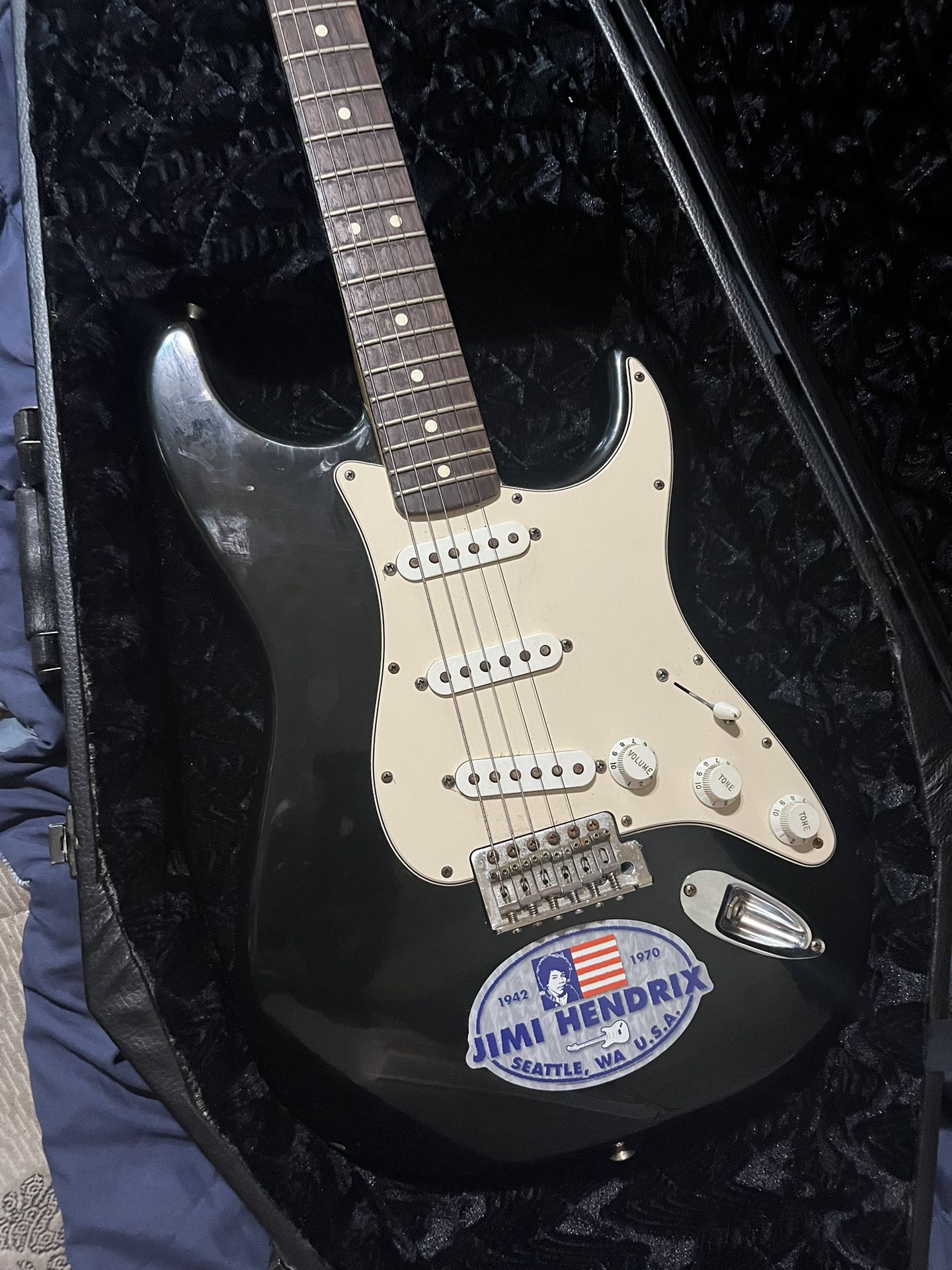 ELECTRIC GUITAR: FENDER MODEL STRATOCASTER (MEXICO), SERIAL NUMBER MZ, FENDER STRATOCASTER/ JIMI HENDRIX STICKER/MISSING 1 STRING/WITH COFFIN C