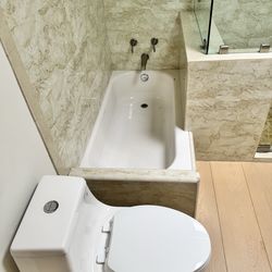 Modern One-Piece Toilets (3 Available – Dual Flush)