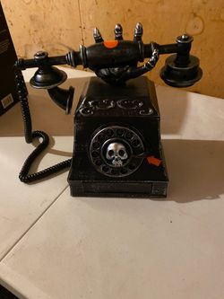 Halloween phone with fingers