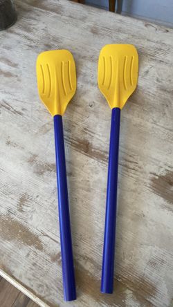 2 small raft paddles