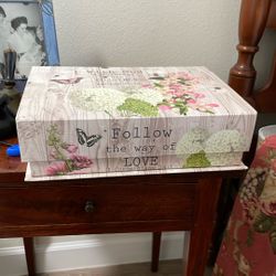 Magnetized Keepsake Box