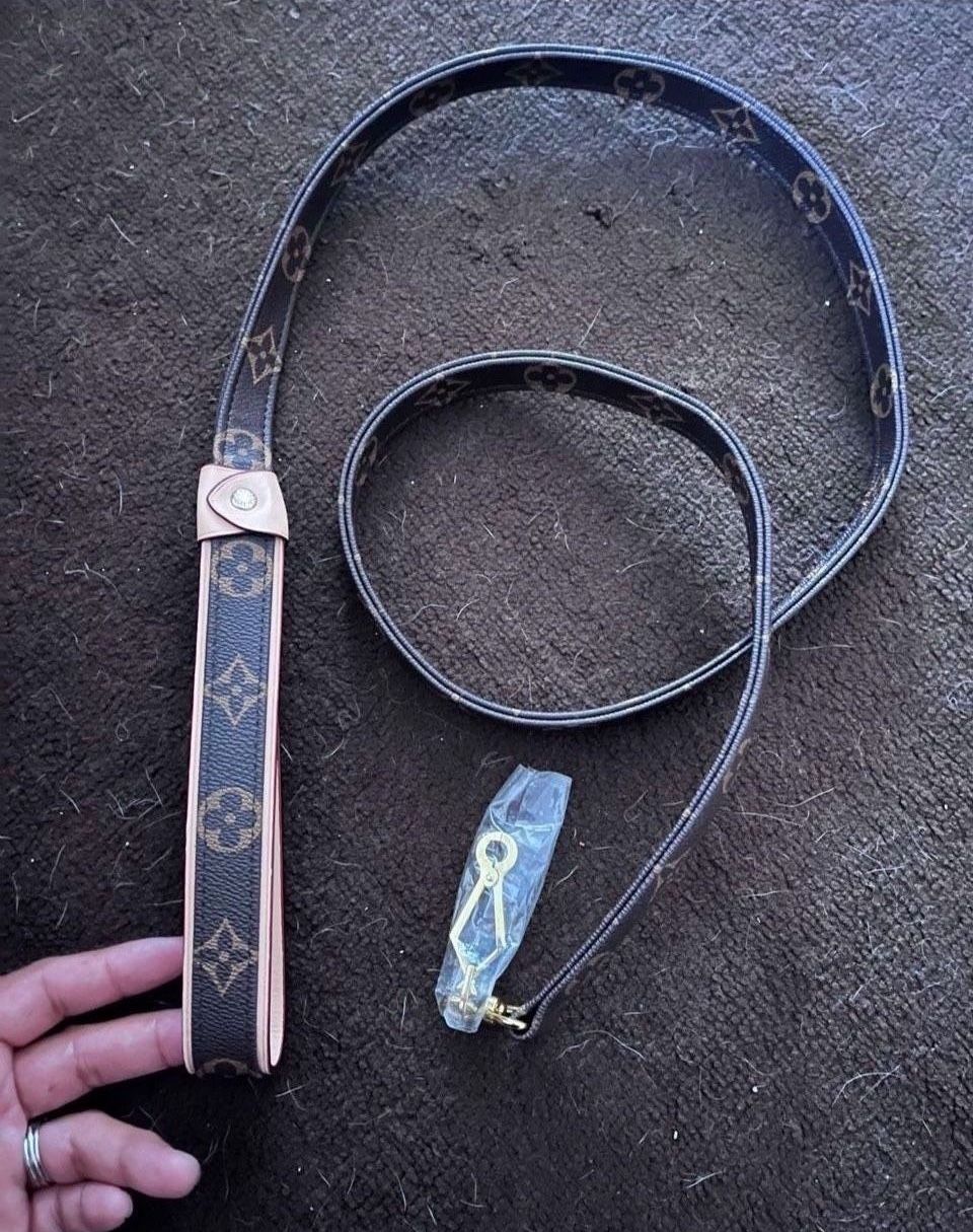 NEW DOG LEASH COMES WITH BOX LOCATED IN SAN CLEMENTE