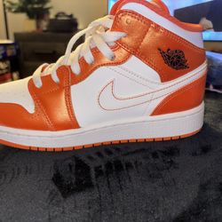 Air Jordan 1 Mid Orange And White 