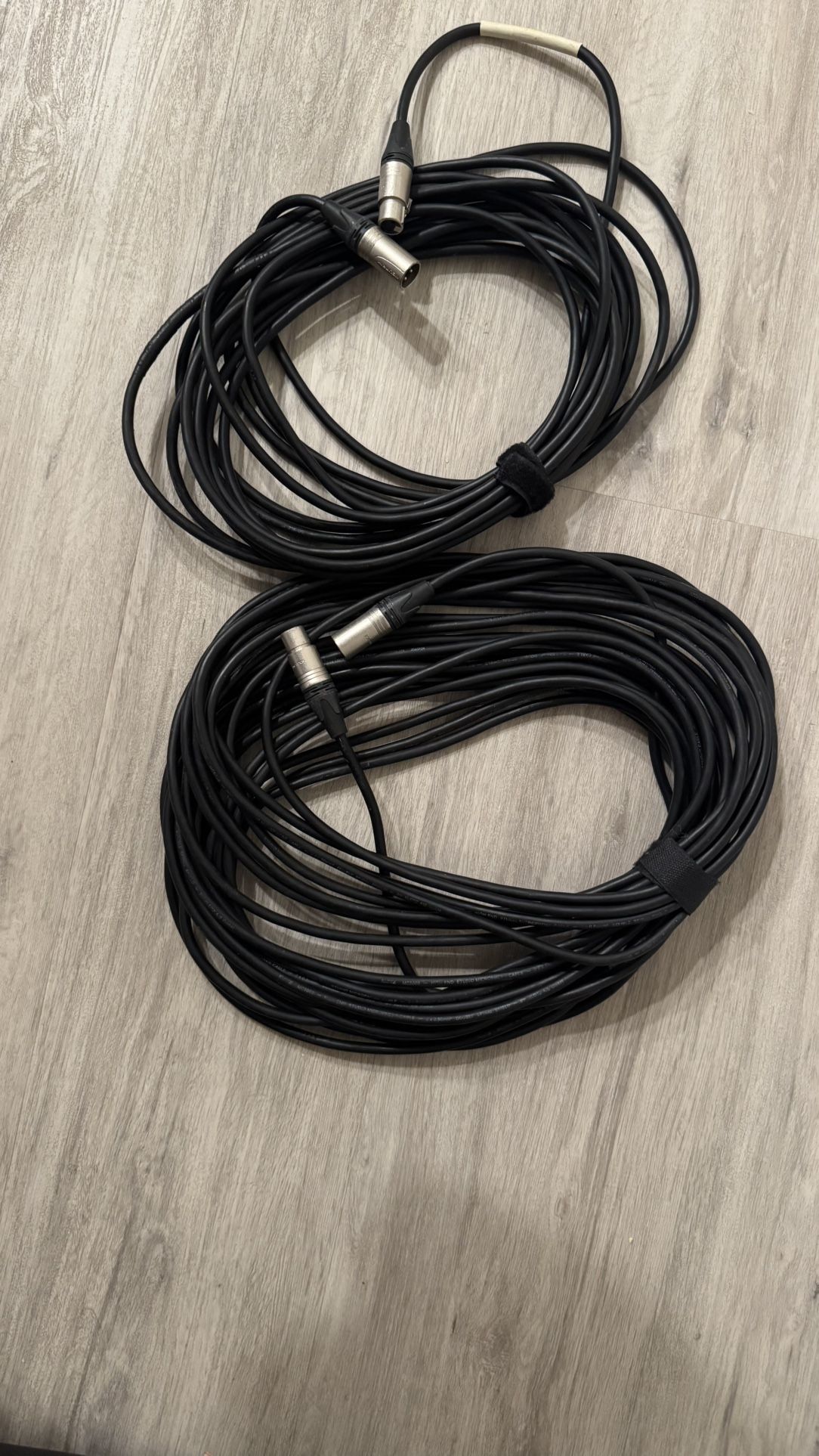 High-quality XLR microphone cables (3-pin)