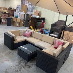 Patio Set New Assembled $699 Umbrella $99