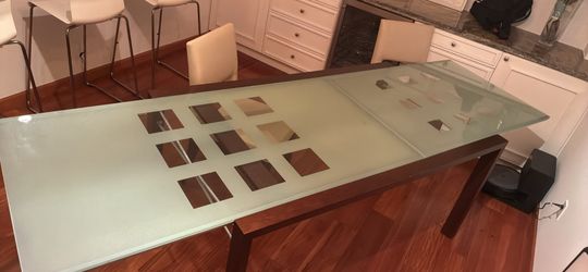 Mesa comedor extensible de vidrio y madera con 4 sillas cuero beige – moderna expandible 4 a 10 puestos