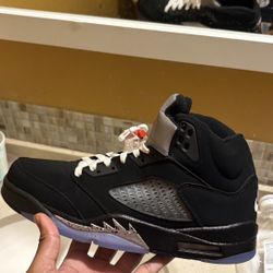 Jordan 5 metallic slightly used size 11