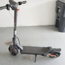 Electric Scooter - New tires, 30 MPH