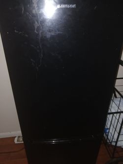 Apartment size mini fridge used but works like brand new  120 OBO