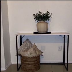 Entry Table/ Desk