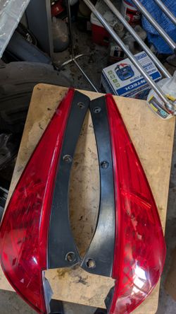 05 350z taillights