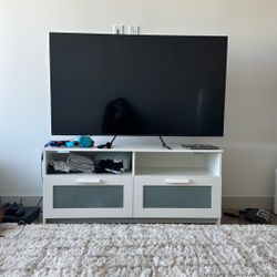 Samsung TV 55’in OLED 4k And The Tabel Under