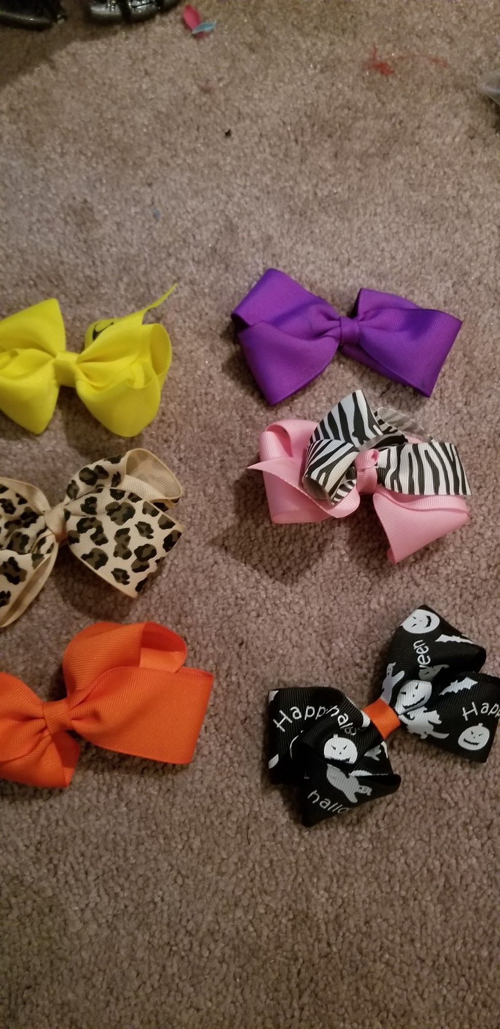 6 assorted hairbows
