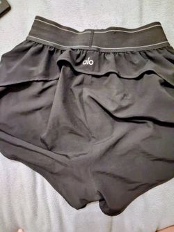 Alo Mid-Rise Go Time Shorts