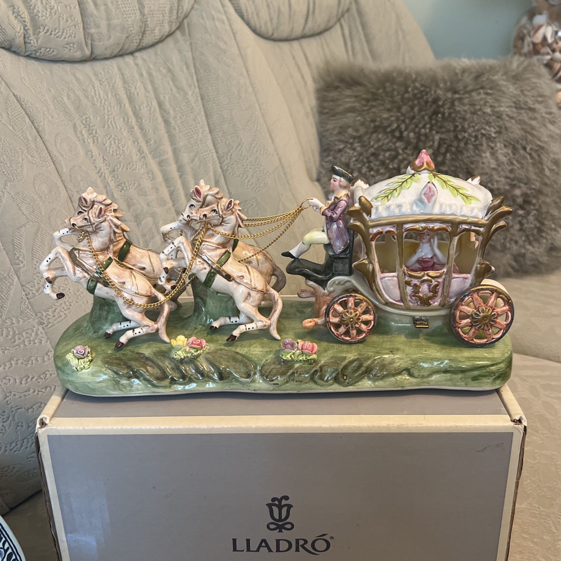 VINTAGE PORCELAIN Capodimonte Horse Cinderella Princess Carriage. Italy 14”/5”, 7”-height
