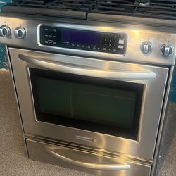 30”in Wide Kitchen Aid Range Gas Use Like New 