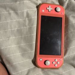 Nintendo Lite + 3 Games (Pokémon Sword, Animal Crossing New Horizon, FNAF Help Wanted)