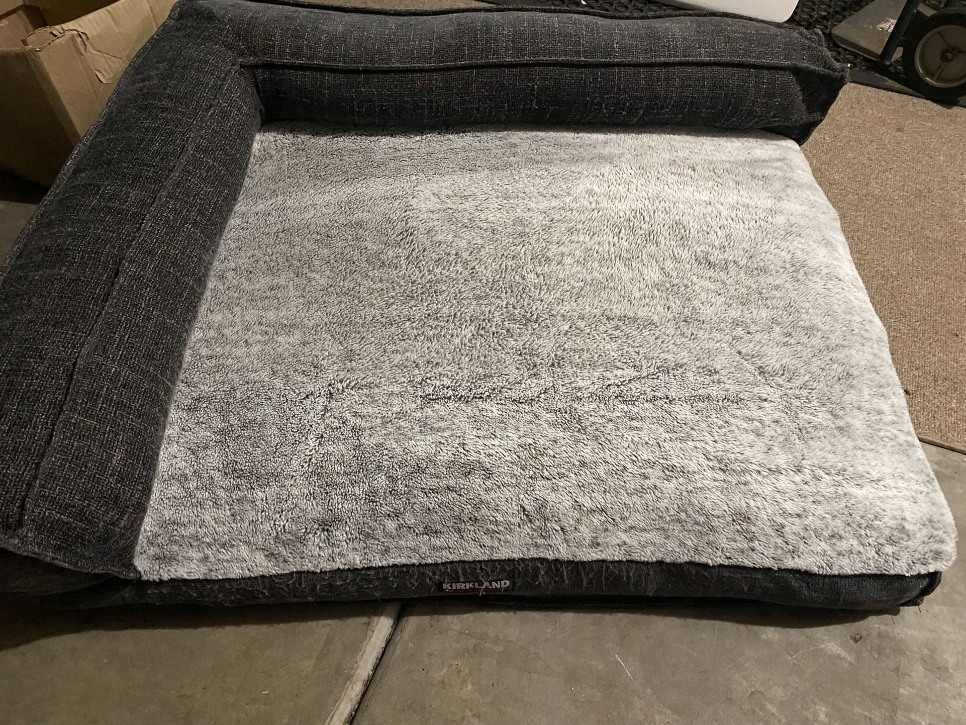 Kirkland Large Dog BED Great Condition 