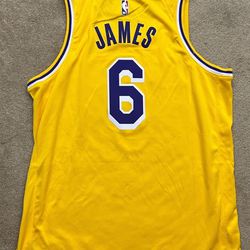 Lakers LeBron James jersey 