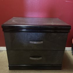 Nightstand / Small Dresser – 2 Drawers – Good Condition