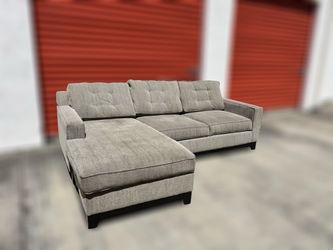 🚛 FREE DELIVERY!!! 🚛Gray Fabric Sectional Sofa with Chaise
