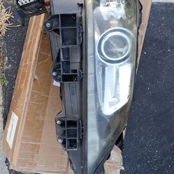 2013 to 2015 Lexus GS headlight