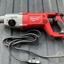Milwaukee 8 Amp Corded 1 in. SDS D-Handle Rotary Hammer