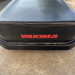 YAKIMA SkyBox 16 Carbonite Aerodynamic Rooftop Cargo Boxy