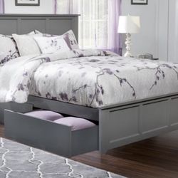 Queen Size Bed Frame w/drawers underneath 