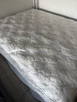 Queen size bed mattress king koil intimate medium euro top hand crafted button top Serta Sealy beautyrest black world class purple saatva avocado Kluf