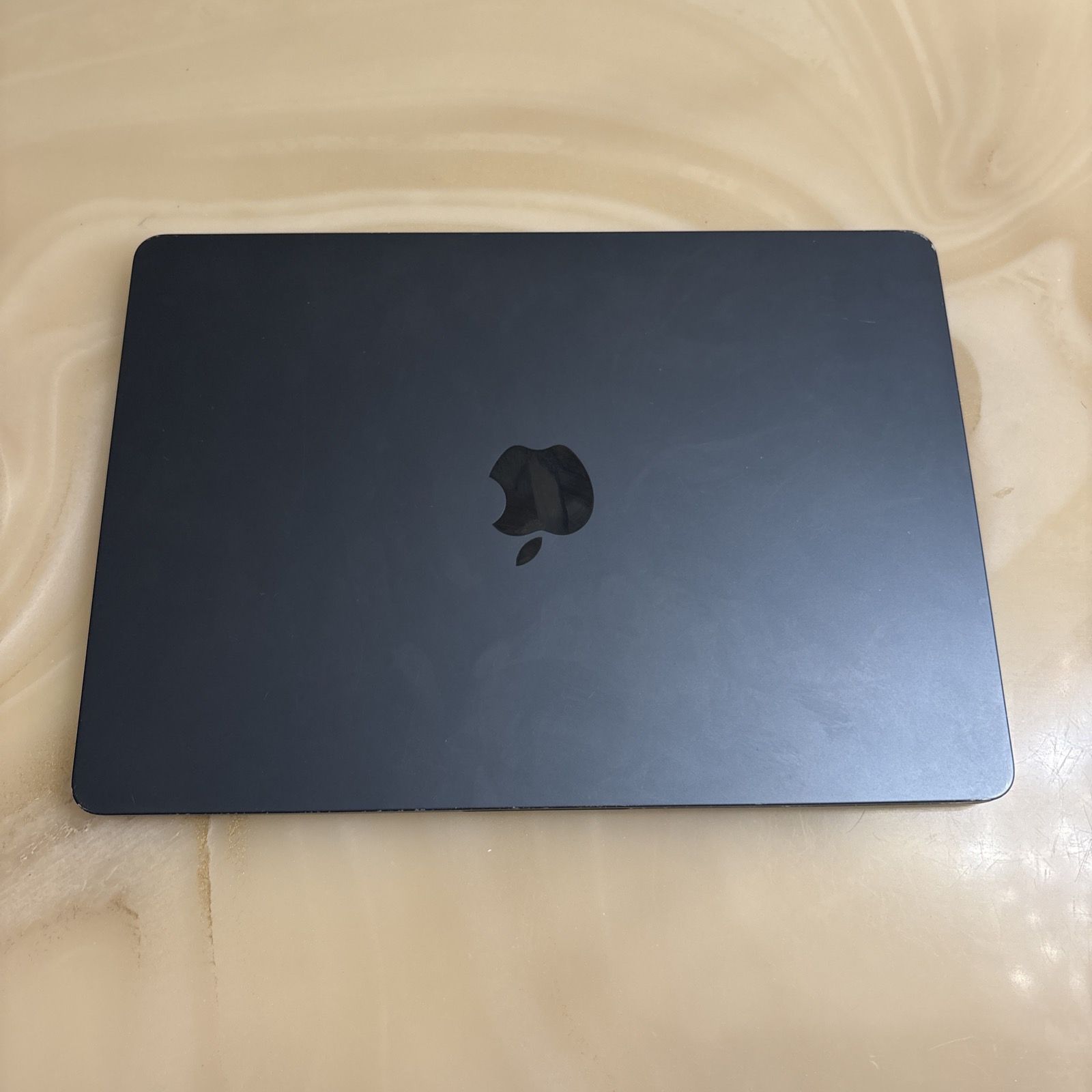 Apple MacBook Air M2 13.6’’ 2022 - FOR REPAIR - LIQUID DAMAGE - KEYBOARD ISSUES