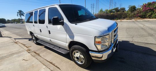 Vendo mi preciosa y muy bien cuidad 2014 xlt super duty E350 van de pasajeros