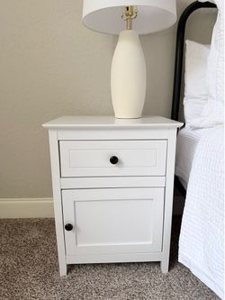 2 Nightstands