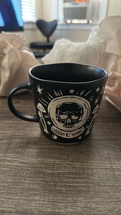 Black skull mushroom mug