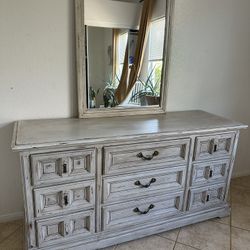 Dresser With mirror 125$