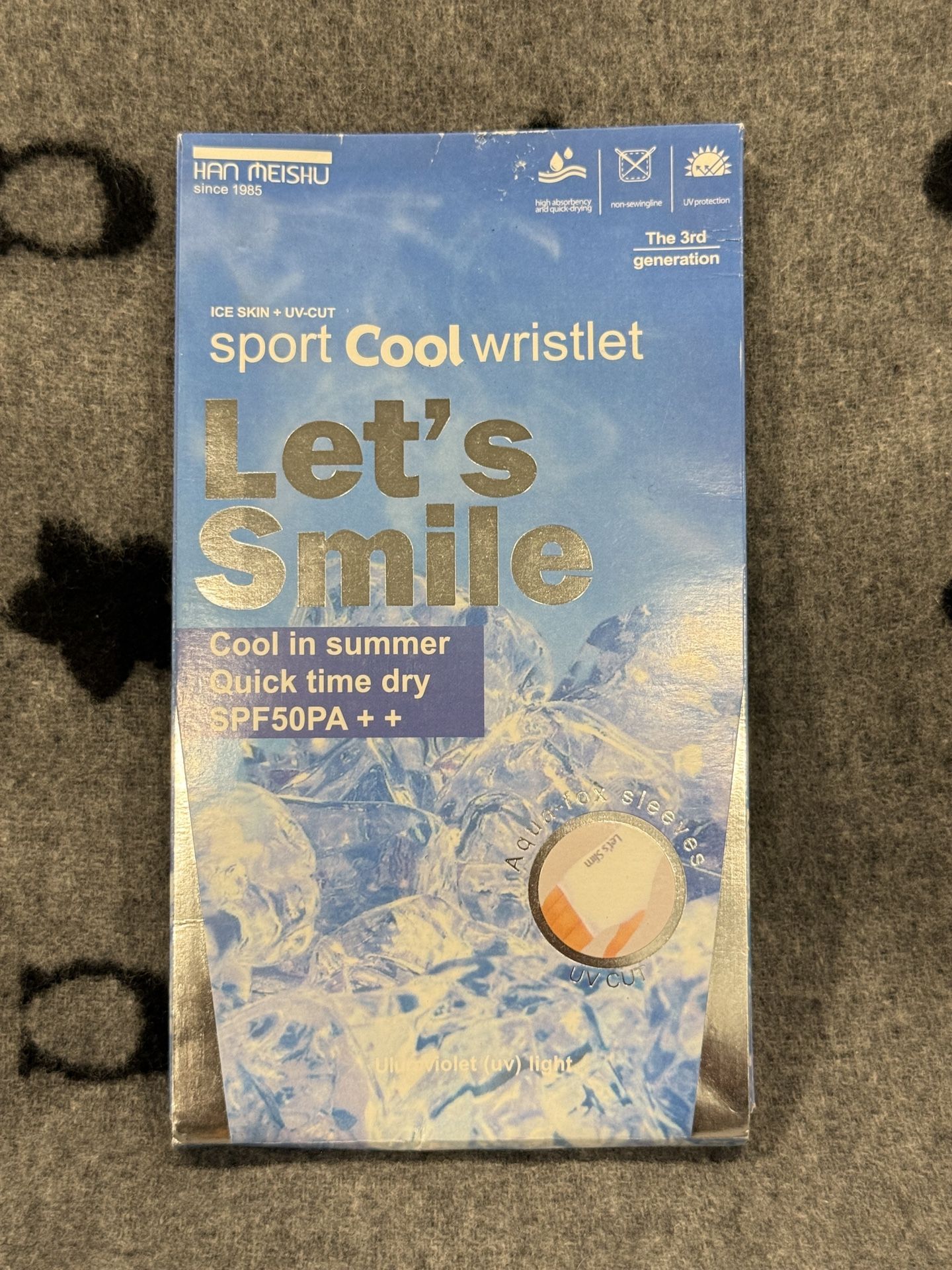 Sport cool wristlet