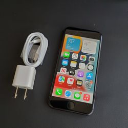 iPhone 7 - UNLOCKED - Like New  