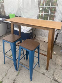 table with chairs