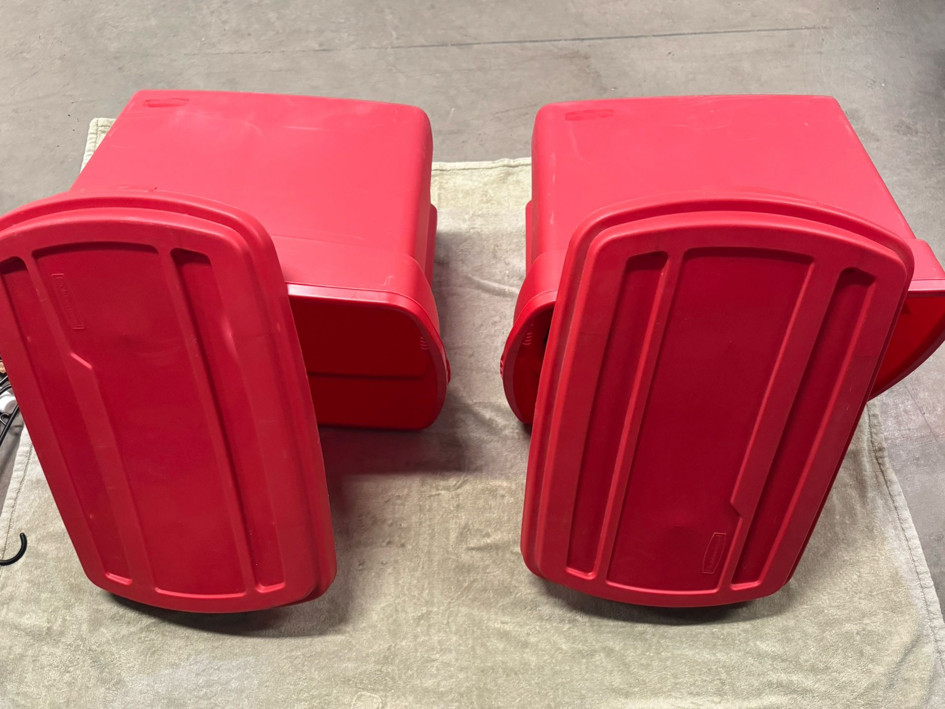 Storage bin containers 22gal / 89 L