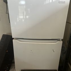 Fridge In Working Conditions Just Needs A Clean 