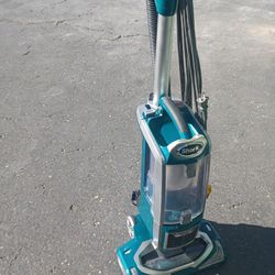 SELLING SHARK VACUUM  ASKING $100 OBO