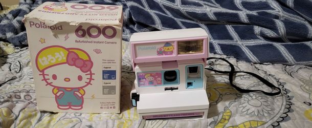 Hello kitty polaroid camera 600